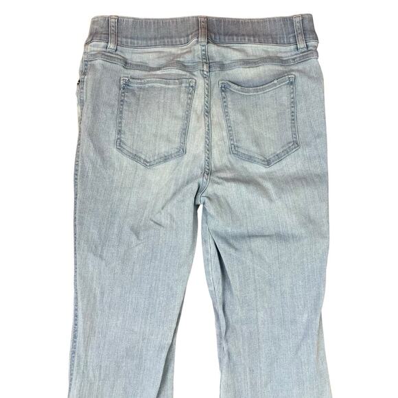 Spanx Pull On Flare Leg Retro Light Wash Blue Denim Jeans Stretch Size Medium - Picture 3 of 7